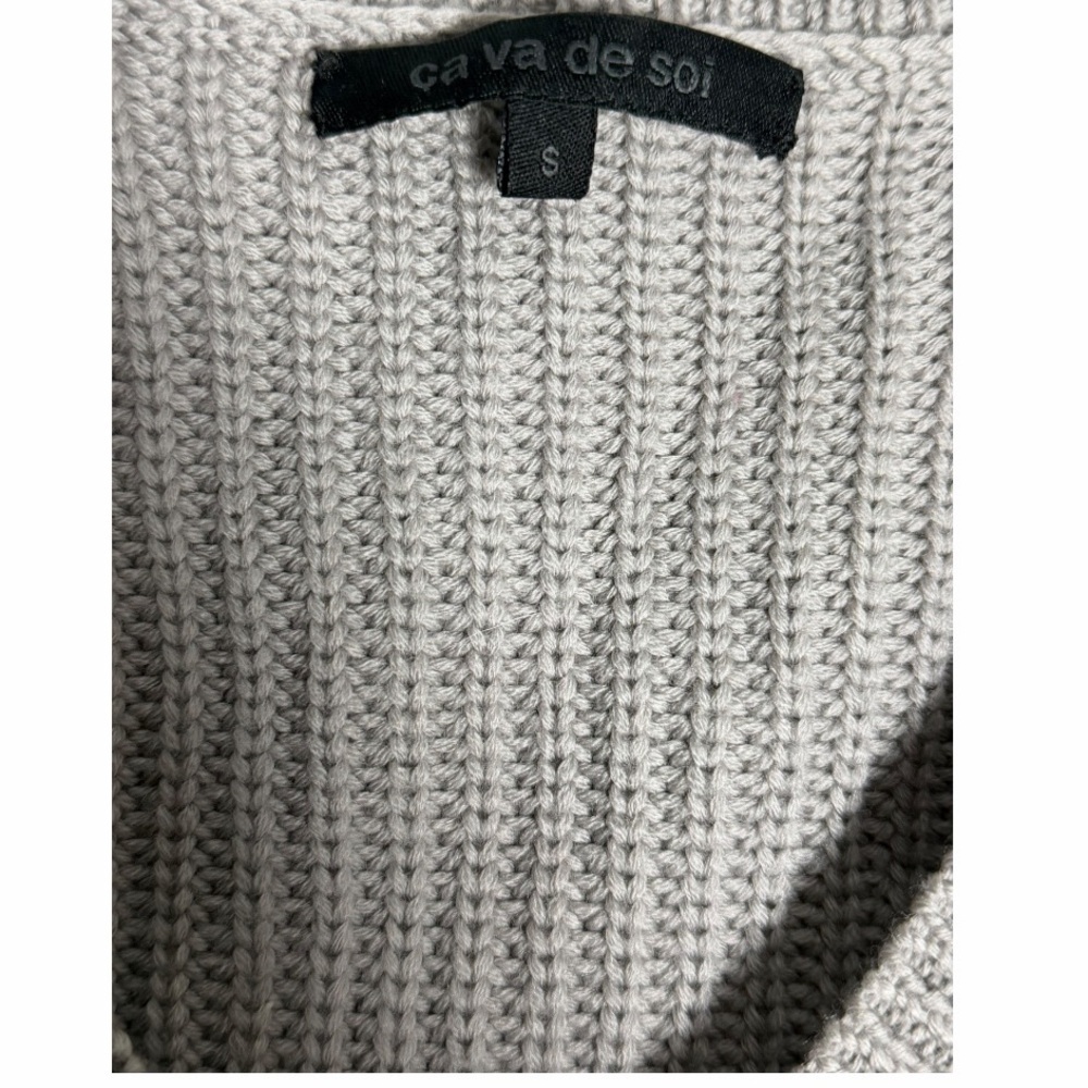 Ca va de Soi - Women's V-Neck Sweater in Gray - Elevated Casual Wear - Size S - Picture 4 of 5